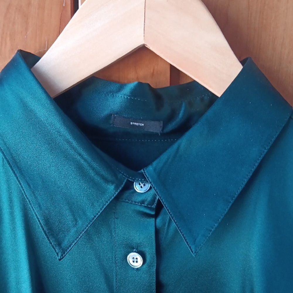 Talbots Women's Green Satin Blouse - Picture 2 of 7